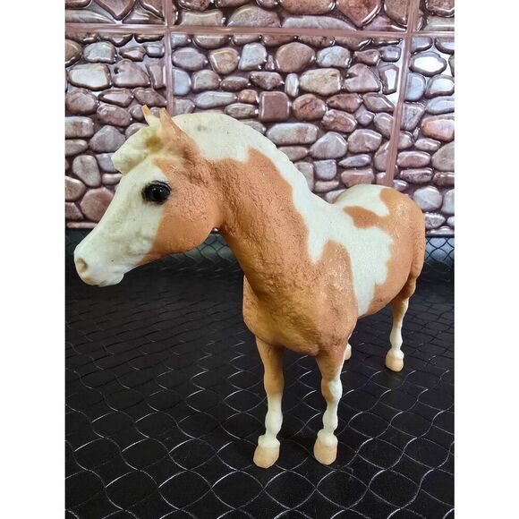 Breyer Traditional Misty of Chincoteague Palemino Pinto Pony #A98 - Picture 3 of 13